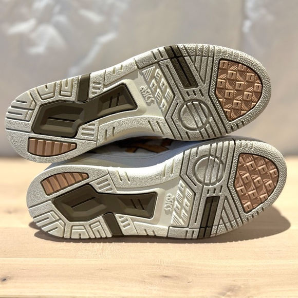 Asics new sneakers - Picture 2 of 5